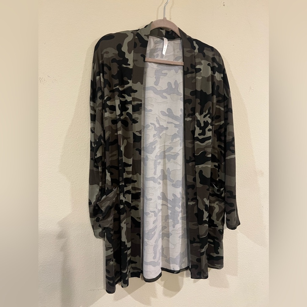 E. C. Woman’s Large Camo cardigan